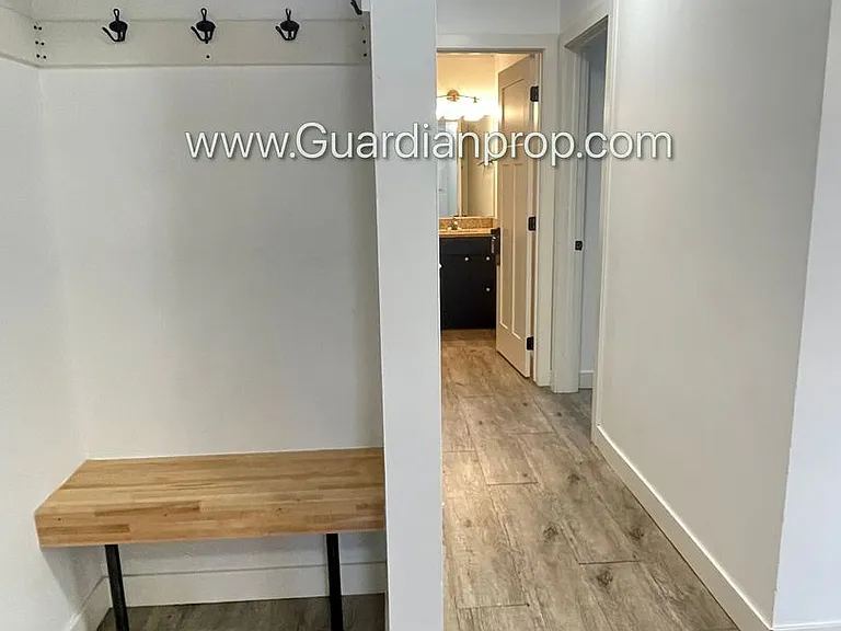 735 Tyler St NE #4 — Photo 5