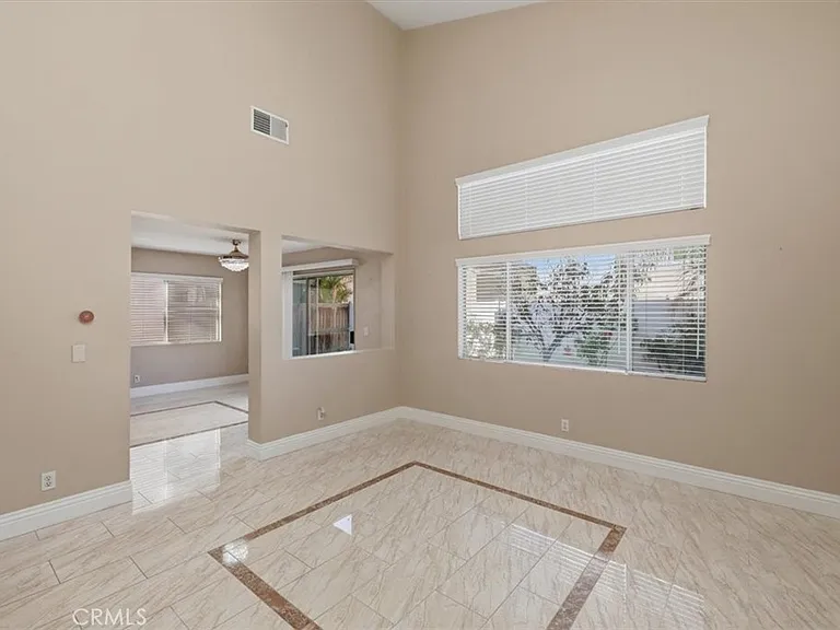 930 Primrose Ln — Photo 7