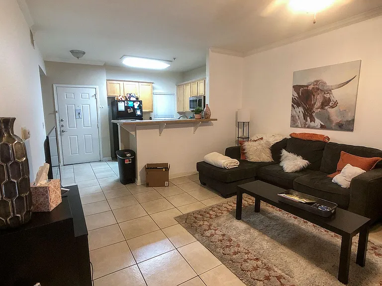 1023 W 24th St #901 — Photo 3