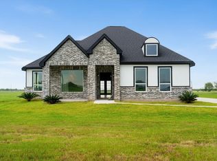 395 Brahman Trl, Angleton, TX 77515