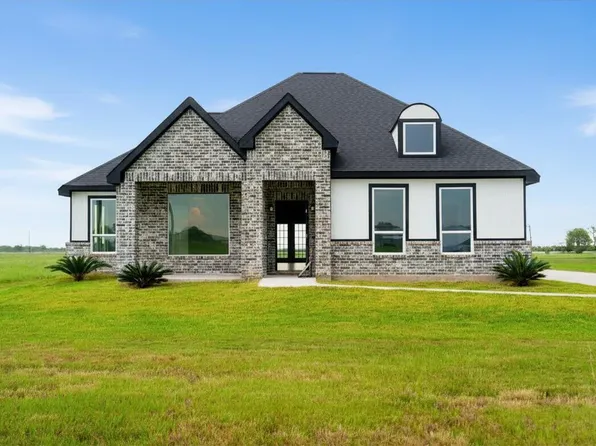 395 Brahman Trl, Angleton, TX 77515