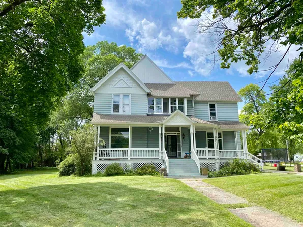 209 State St, Marinette, WI 54143