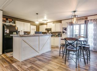 200 Country Side Ct, Springtown, TX 76082