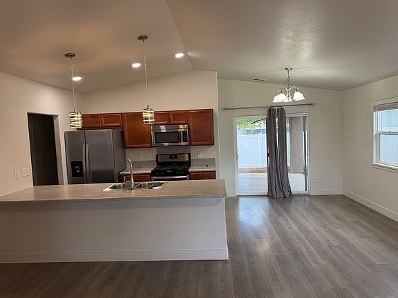 4th image of 583 Hennessy Way