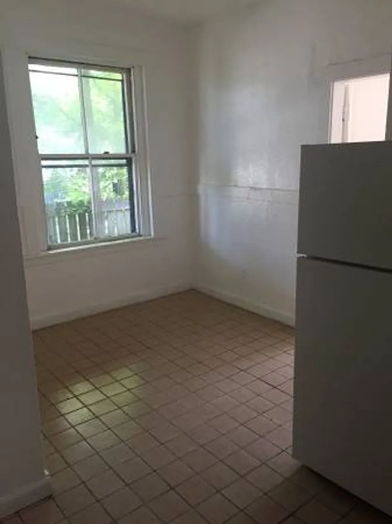 3bed 1 bath unit is available in9/1 in Allston — Photo 2