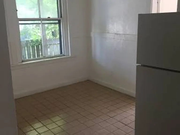 8 Adella Pl #2 — Photo 2