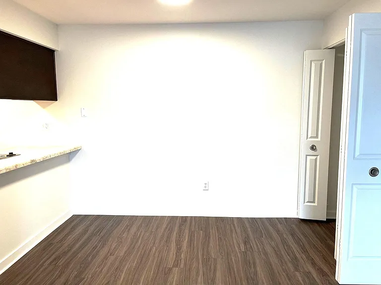 Charter Oaks Apartments — Photo 117