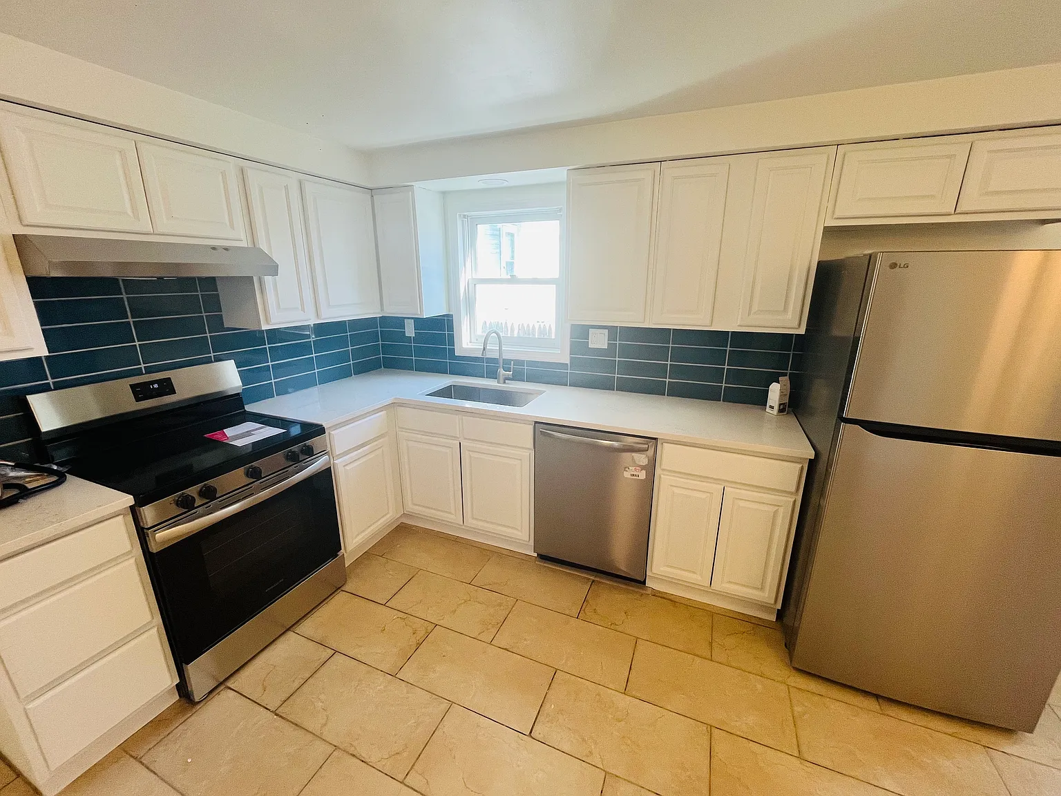 3 bed, 1500 sqft, $2,550 — Photo 3