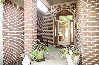 ENTRY EXTERIOR