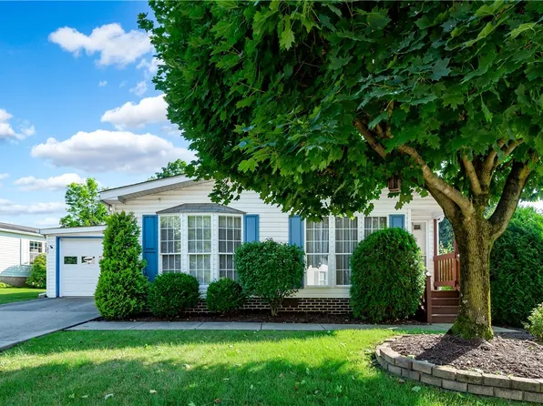 251 Rock Lake Dr, Zelienople, PA 16063