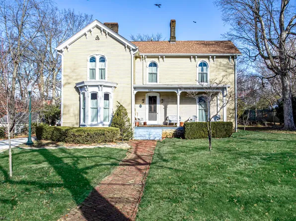 305 Lexington St, Versailles, KY 40383