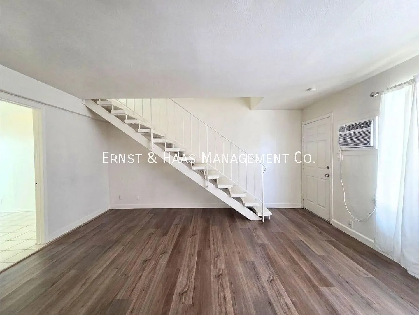 Wonderful 2-Story Townhouse-Style Apartment! — Photo 4