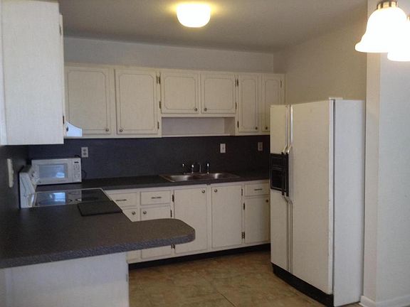 5th image of 810 Lake Shore Dr #28