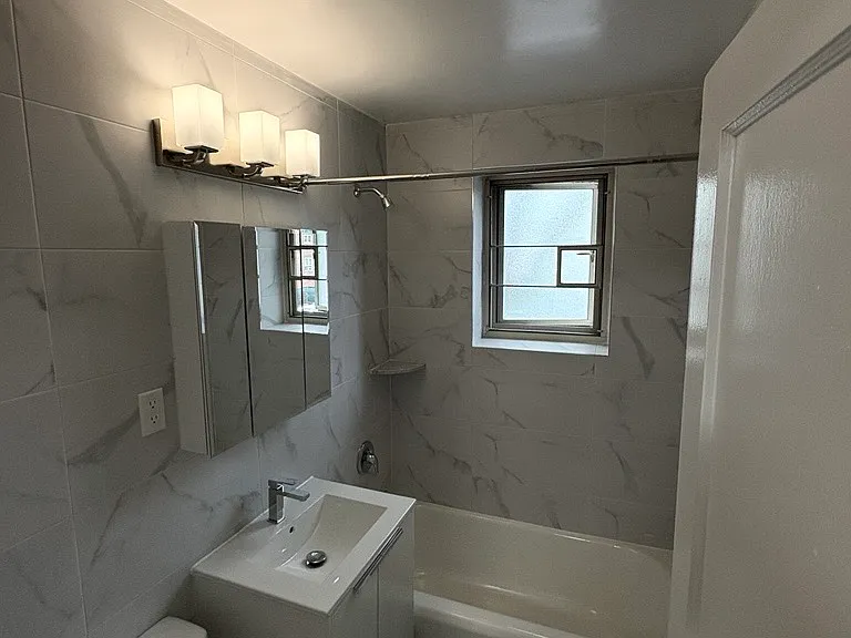 64-20B 194th Ln — Photo 2