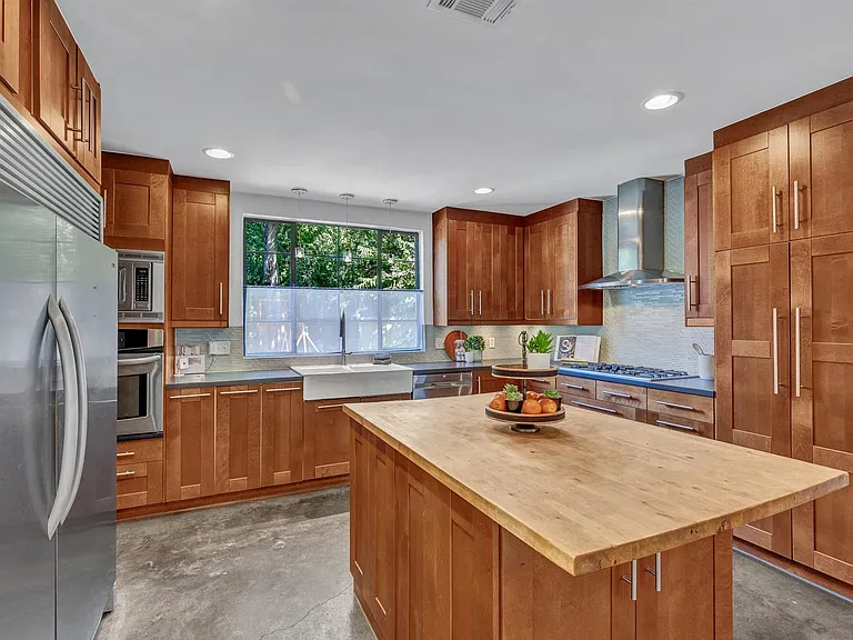 1208 Fairwood Rd — Photo 5