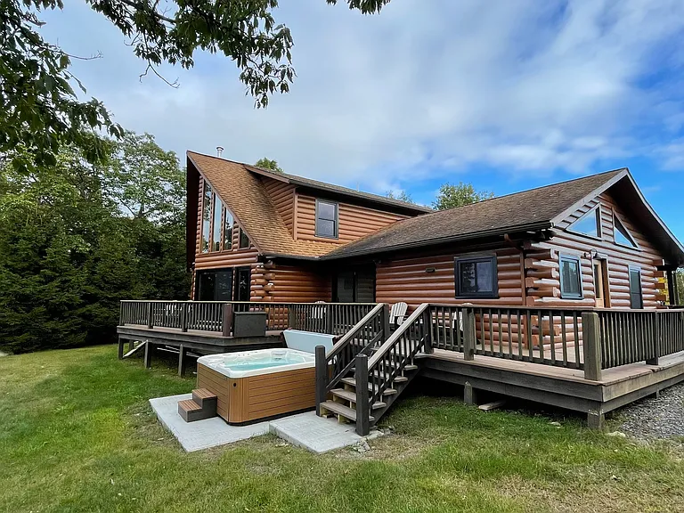 Conyngham Crest Dr — Photo 2