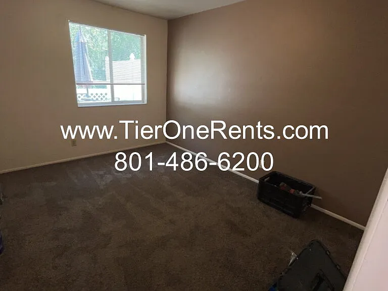 619 Angie Cir — Photo 10