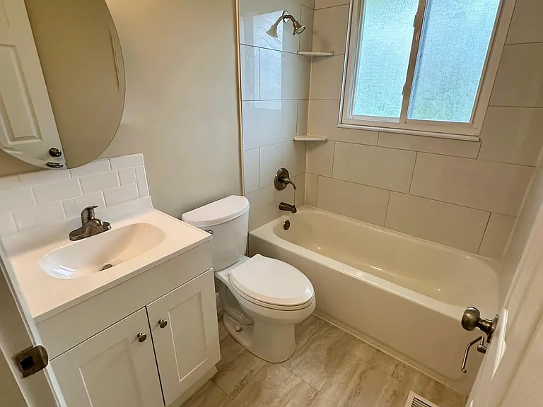 130 Winchcombe Dr — Photo 10