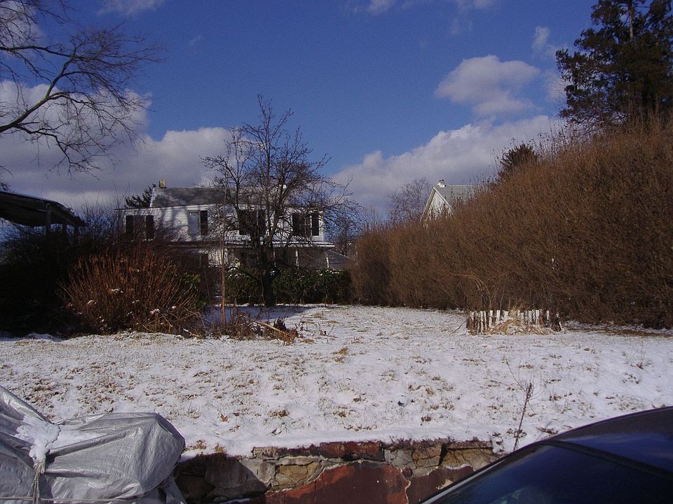 2nd image of 227 Adams St