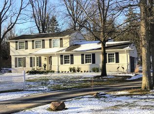 279 Wimberly Dr, Rochester Hills, MI 48306