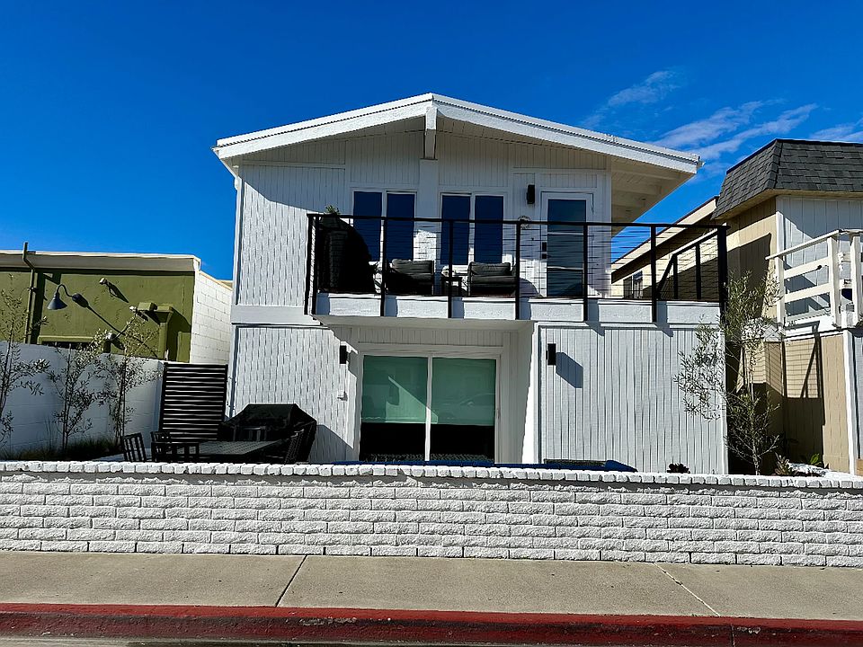 Front of house. Bottom unit is for rent.