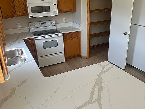 5th image of 2041 Gunnison Dr