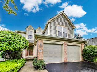 4 Gloucester Ct, Lincolnshire, IL 60069