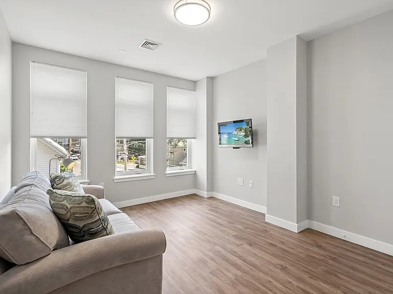 642 Main St #301 — Photo 16