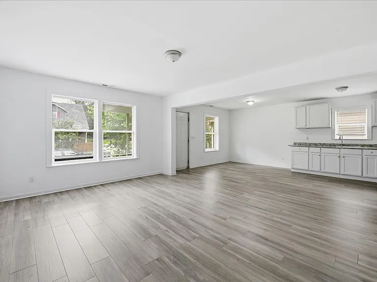 2828 N Gale St — Photo 6