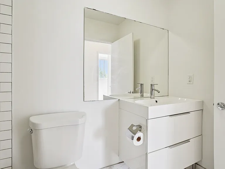 1008 N New Hampshire Ave #1006-1/2 — Photo 15
