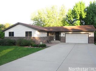 1490 Sunshine Cir, Chaska, MN 55318
