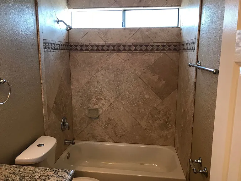 La Paloma Apartments — Photo 27