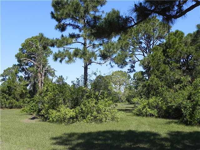 1st image of 902 SW SAN ANTONIO Drive