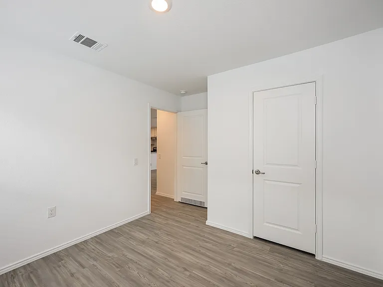 939 Cook Bnd — Photo 10