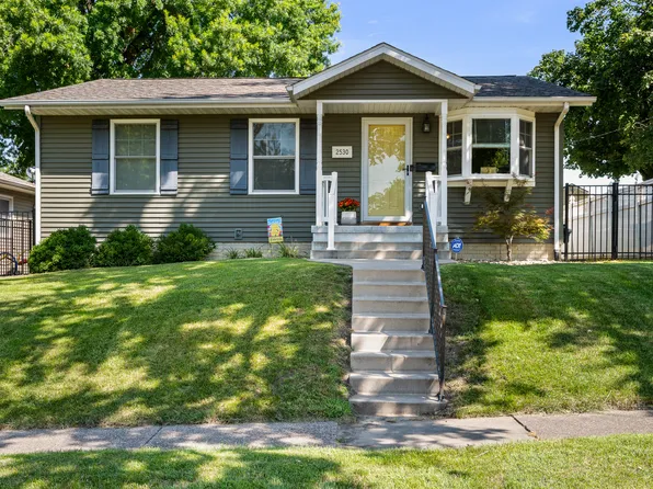2530 Bellevue Ave, Bettendorf, IA 52722