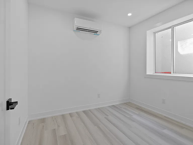 587 Oakwood Ave — Photo 22