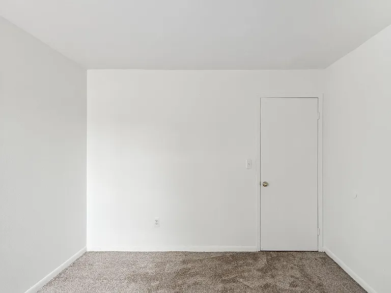 Kimberly Club Apartments — Photo 16