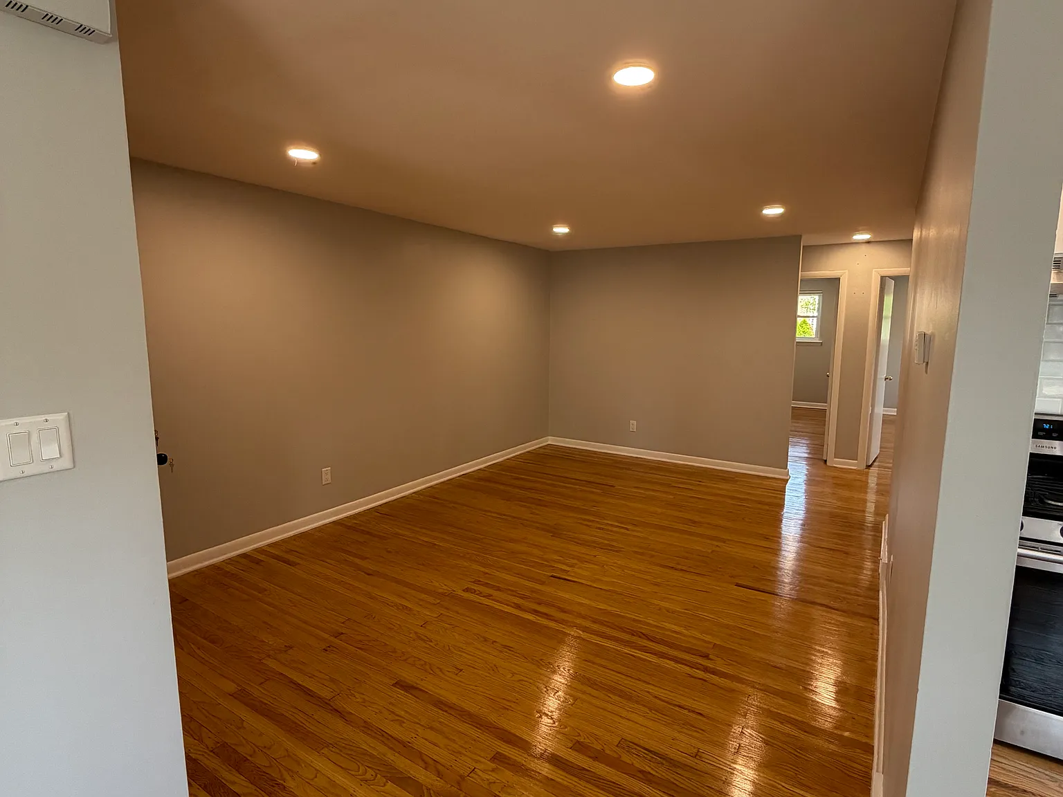 2 bed, 875 sqft, $1,650 — Photo 2