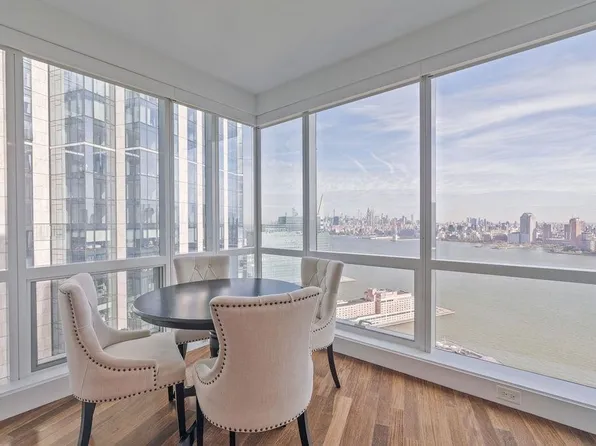 77 Hudson Street image 2 of 33