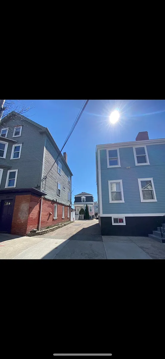 Building Photo - 297 Wickenden St
