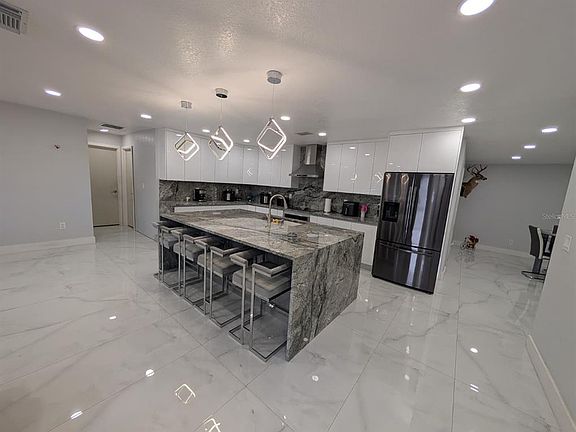 3rd image of 718 PARK MANOR DRIVE