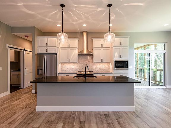 4th image of 3055 Ridgeview Cir