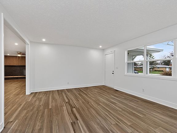 4th image of 14544 Lynn Ave