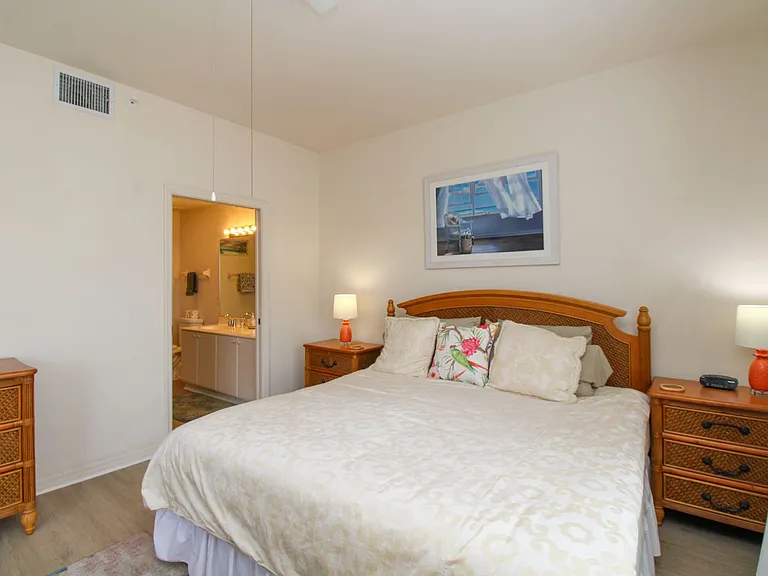 519 Roma Ct #3206 — Photo 31