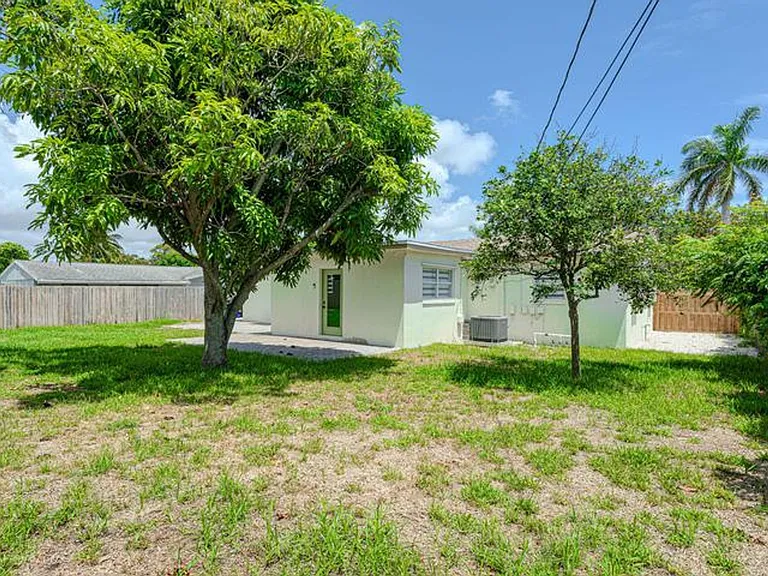 1717 16th Ct N — Photo 19