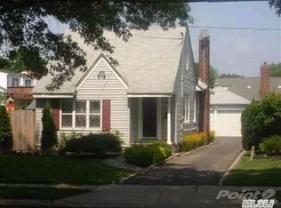 2619 Beach Dr, Merrick, NY 11566