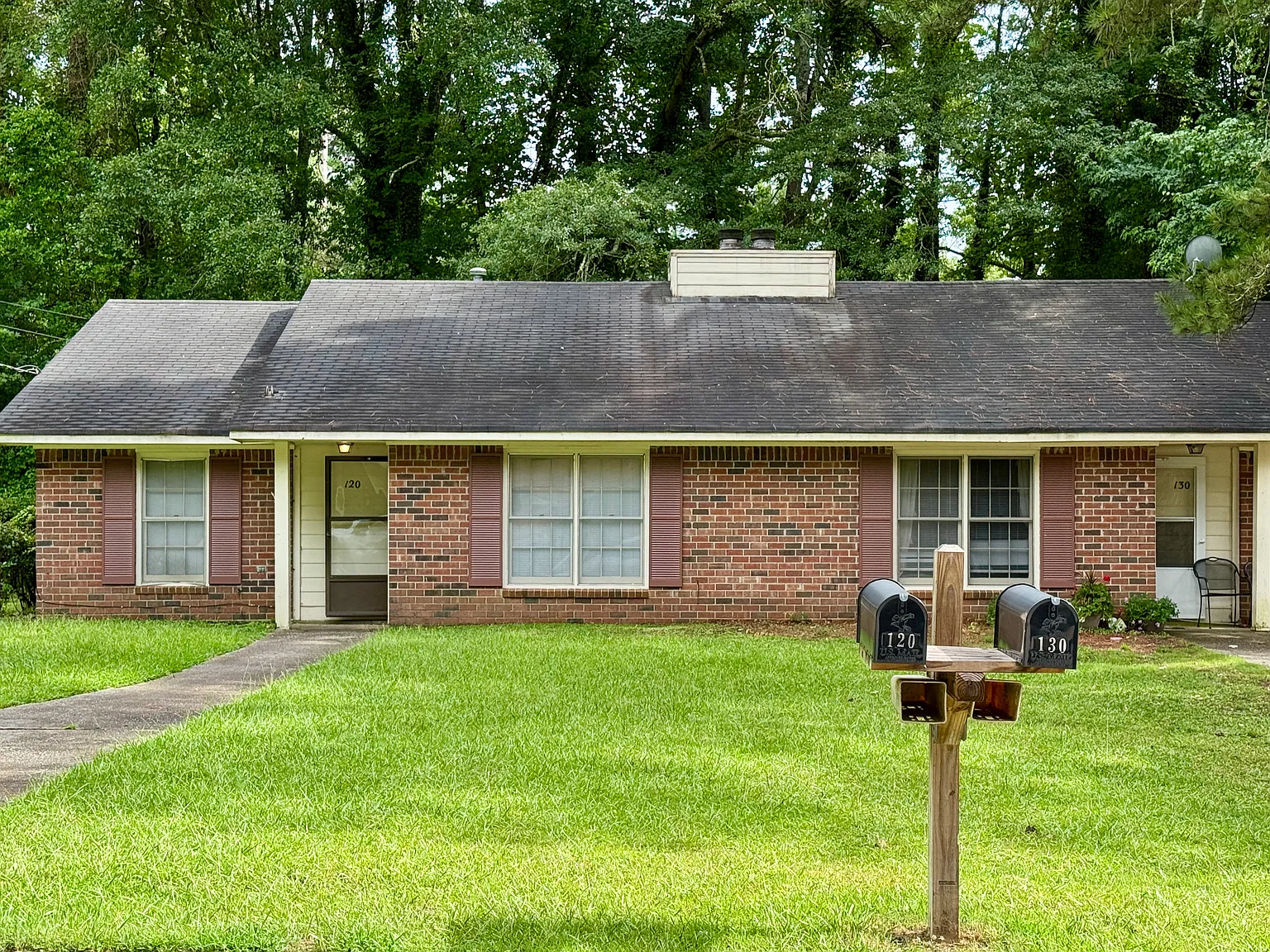 2 bed, 1.5 bath, 2160 sqft, $1,200 — Photo 1