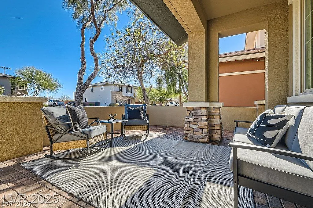4 bed, 3.5 bath, 2610 sqft, $6,810 — Photo 3