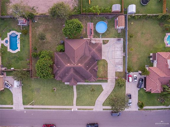 5th image of 1104 Houston Way