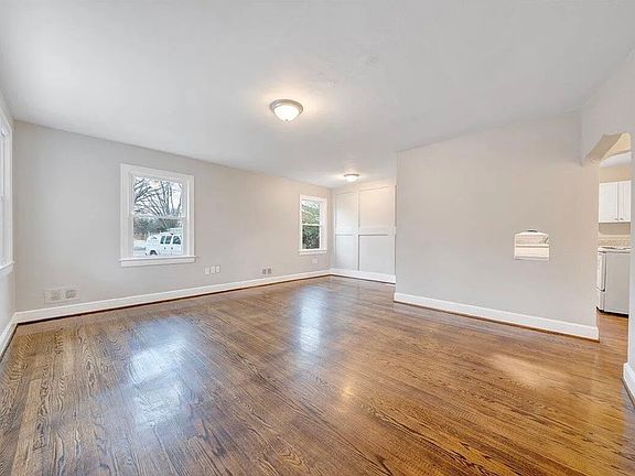 3rd image of 2906 Glendale Ave NW